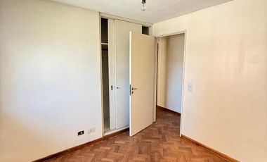 Amplio departamento de 3 dormitorios + dependencia en Salta al 700, Barrio Norte