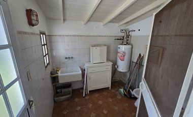 VENTA CASA MULTIFAMILIAR EN CARAPACHAY