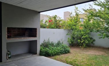 Duplex en Chacra del Norte en alquiler, 3D/3B, Pileta