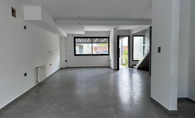 Duplex en Chacra del Norte en alquiler, 3D/3B, Pileta