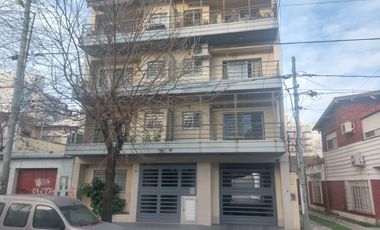 Amplio 3 ambientes con cochera