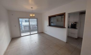 Amplio 3 ambientes con cochera