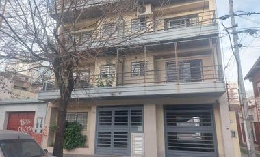 Amplio 3 ambientes con cochera