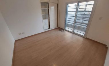 Amplio 3 ambientes con cochera