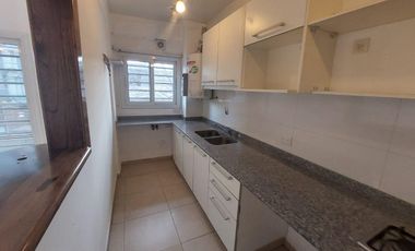 Amplio 3 ambientes con cochera