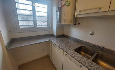 Amplio 3 ambientes con cochera