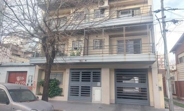 Amplio 3 ambientes con cochera