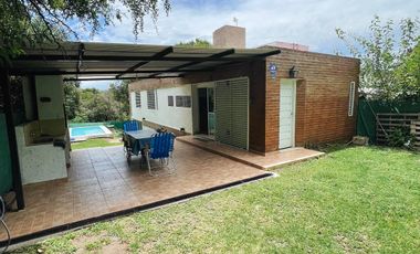 Casa en  VENTA en SALSIPUEDES APTO CRÉDITO - 2 Dormitorios - Pileta, Quincho