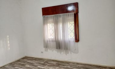 CASA 3 AMBIENTES ALQUILER EN Oliden 2889 (LANUS)