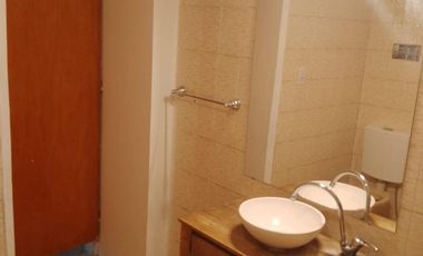 CASA 3 AMBIENTES ALQUILER EN Oliden 2889 (LANUS)