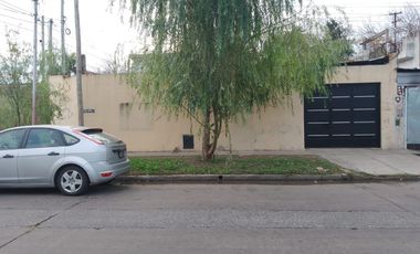 CASA 3 AMBIENTES ALQUILER EN Oliden 2889 (LANUS)