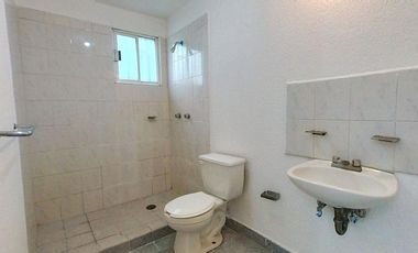 Venta de casa en condominio en  Conj U los Sauces V, con 3 recámaras