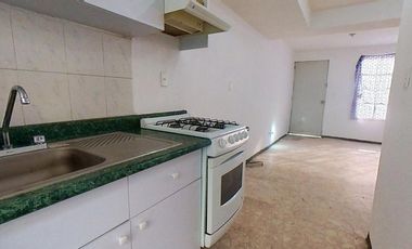 Venta de casa en condominio en  Conj U los Sauces V, con 3 recámaras