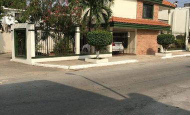 Casa con Jardín en Venta en Col. Tolteca,  Tampico Tamaulipas.