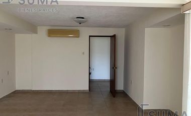Casa con Jardín en Venta en Col. Tolteca,  Tampico Tamaulipas.