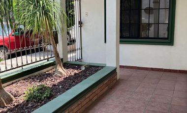 Casa con Jardín en Venta en Col. Tolteca,  Tampico Tamaulipas.