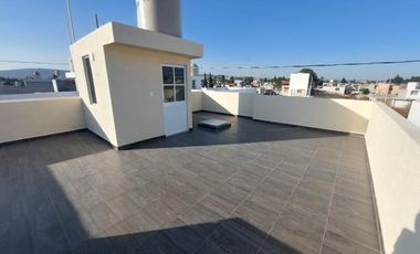Casa en venta con tres habitaciones y terraza en Miraflores, Tlaxcala