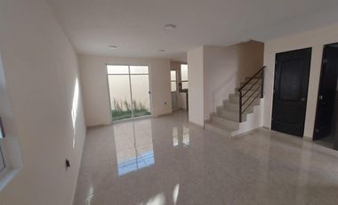 Casa en venta con tres habitaciones y terraza en Miraflores, Tlaxcala