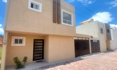 Casa en venta con tres habitaciones y terraza en Miraflores, Tlaxcala