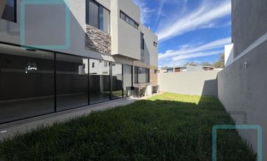 CASA EN VENTA ALTARES RESIDENCIAL ZONA CARRETERA NACIONAL SANTIAGO