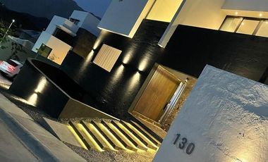 Casa en Renta o Venta en Sierra Alta 9º Sector, Monterrey, N.L.