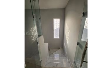 ALQUILER DE CASA  CON TERRAZA SEMI,AMOBLADA EN VERSALLES 230M2