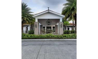 ALQUILER DE CASA  CON TERRAZA SEMI,AMOBLADA EN VERSALLES 230M2