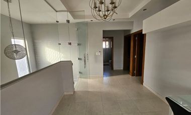 ALQUILER DE CASA  CON TERRAZA SEMI,AMOBLADA EN VERSALLES 230M2