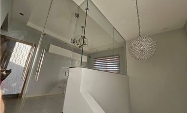 ALQUILER DE CASA  CON TERRAZA SEMI,AMOBLADA EN VERSALLES 230M2