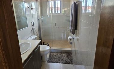 ALQUILER DE CASA  CON TERRAZA SEMI,AMOBLADA EN VERSALLES 230M2