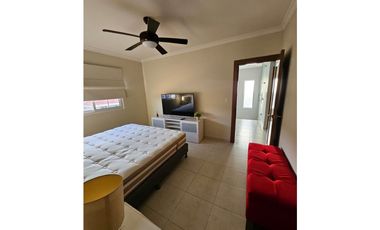 ALQUILER DE CASA  CON TERRAZA SEMI,AMOBLADA EN VERSALLES 230M2