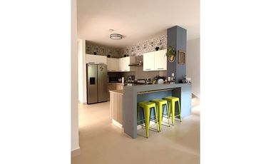 CASA EN ALQUILER CON PANELES SOLARES,OPCION A COMPRA  273m2 HOWARD