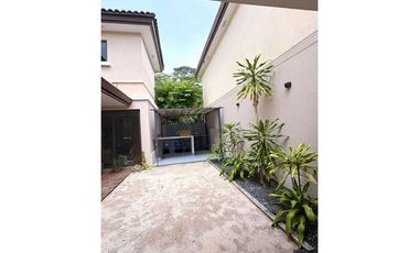 CASA EN ALQUILER CON PANELES SOLARES,OPCION A COMPRA  273m2 HOWARD