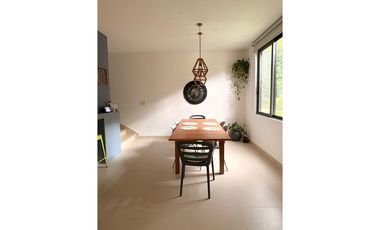 CASA EN ALQUILER CON PANELES SOLARES,OPCION A COMPRA  273m2 HOWARD