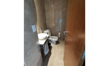 VENTA DPTO 3 AMB FRENTE C/BALCÓN, COCH, BAUL, GIM, PISCINA, QUINCHO.