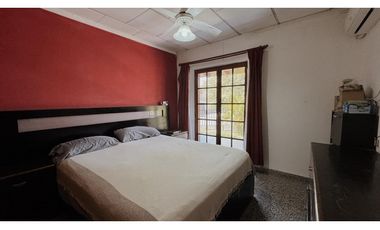 Venta Casa de 3 dormitorios, 2 cocheras y pileta