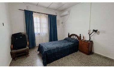 Venta Casa de 3 dormitorios, 2 cocheras y pileta
