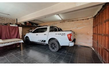 Venta Casa de 3 dormitorios, 2 cocheras y pileta