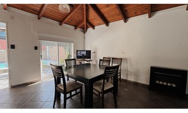 Venta Casa de 3 dormitorios, 2 cocheras y pileta