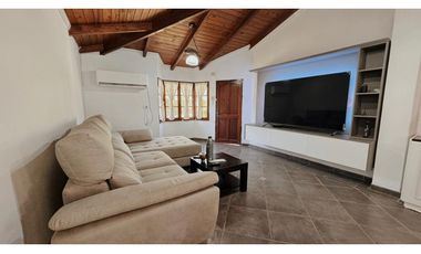 Venta Casa de 3 dormitorios, 2 cocheras y pileta
