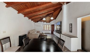 Venta Casa de 3 dormitorios, 2 cocheras y pileta