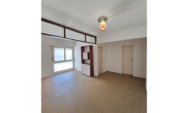 Departamento de 1 Ambiente y Medio Lateral Luminoso (Alberti 1800)