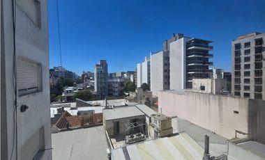 Departamento de 1 Ambiente y Medio Lateral Luminoso (Alberti 1800)