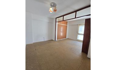 Departamento de 1 Ambiente y Medio Lateral Luminoso (Alberti 1800)