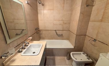 Departamento 3 ambientes  70 m² en venta con cochera en Adrogué