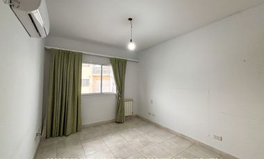 Departamento 3 ambientes  70 m² en venta con cochera en Adrogué