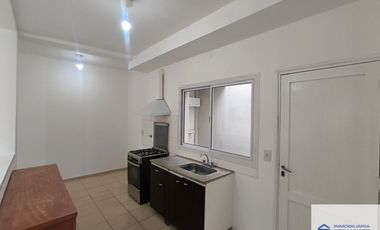 Departamento en alquiler c/ cochera en Villa Nueva
