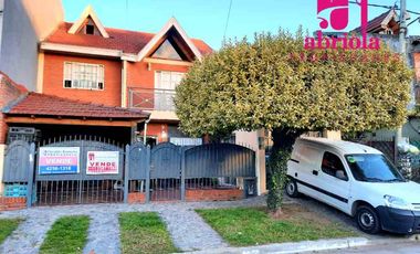 Chalet PH en venta en Ezpeleta Este