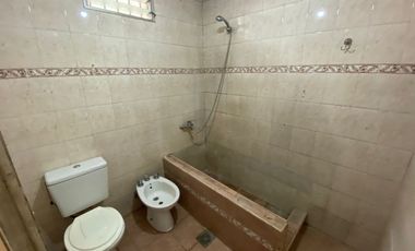 ALQUILER  Casa 3 ambientes Longchamps