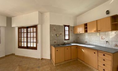 ALQUILER  Casa 3 ambientes Longchamps